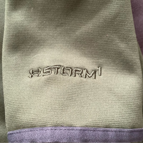 Under Armour Sweater - Picture 2 of 4